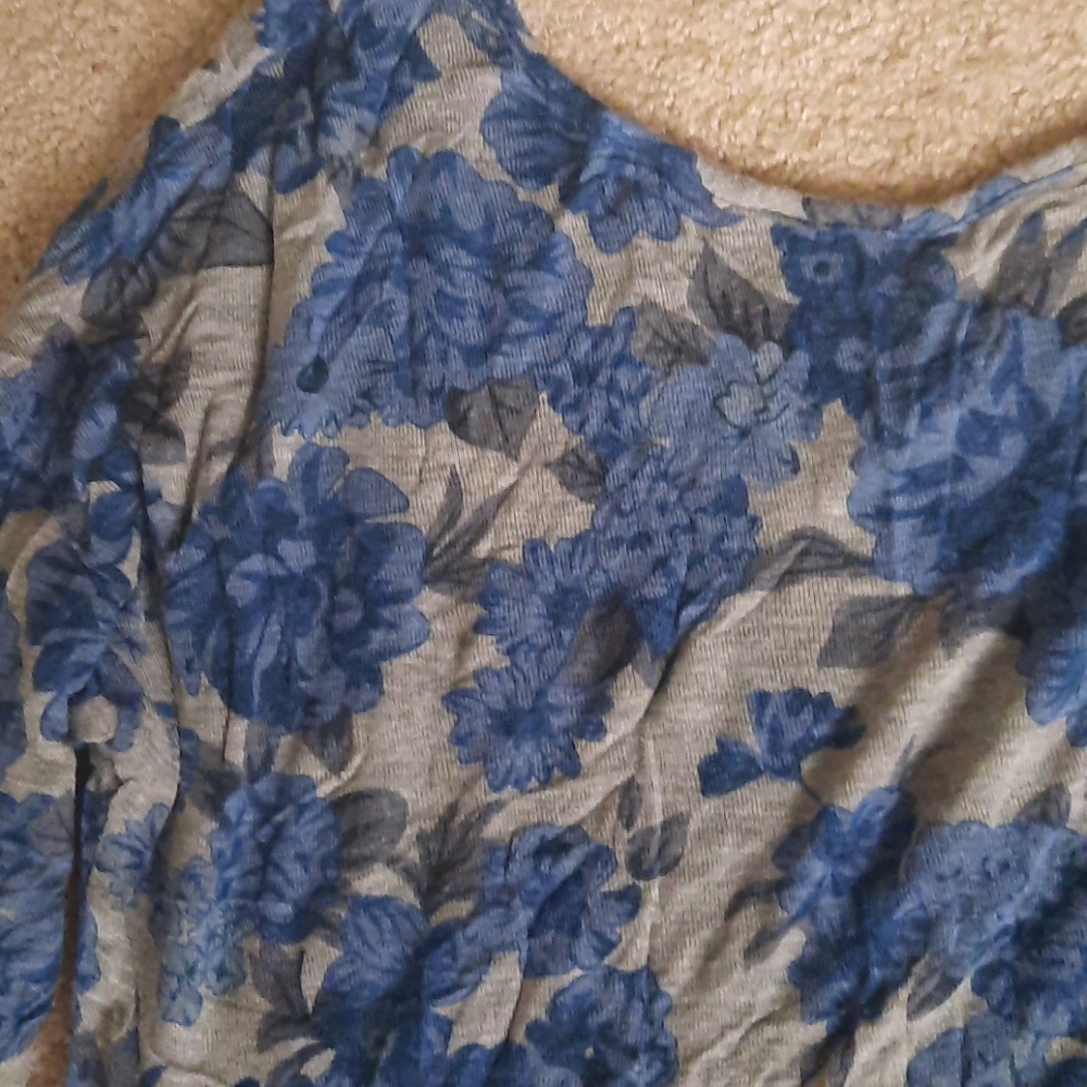 💙🌹Blue Rose top‎ - Picture 2 of 4